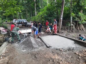 Warga Kelurahan Putabangun Gelar Gotong Royong, Pererat Kebersamaan dan Jaga Lingkungan